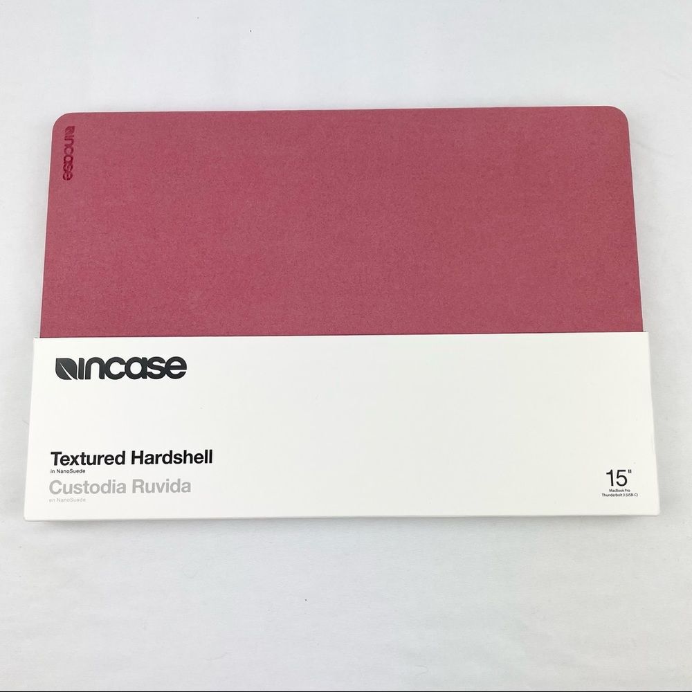 CLEARANCE $5🤩 InCase Textured Hardshell MacBook Pro Case